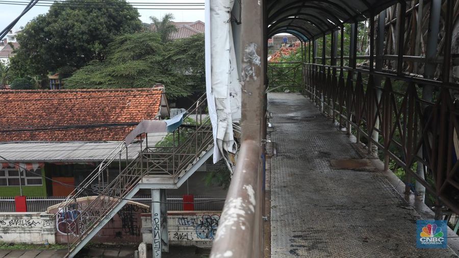 JPO Ciputat Tangsel yang tidak terawat (CNBC Indonesia/Andrean Kristianto)
