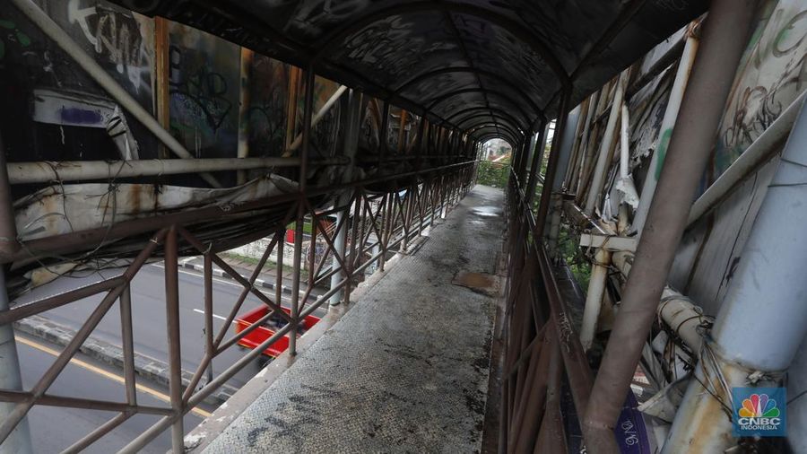JPO Ciputat Tangsel yang tidak terawat (CNBC Indonesia/Andrean Kristianto)