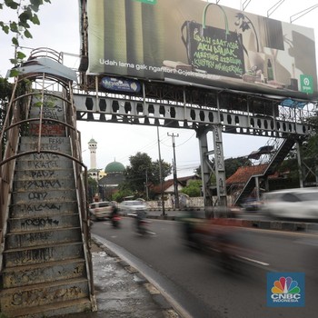 Ini JPO Apa Kuburan? Satu-Satunya di Jalur DKI-Banten-Bogor!