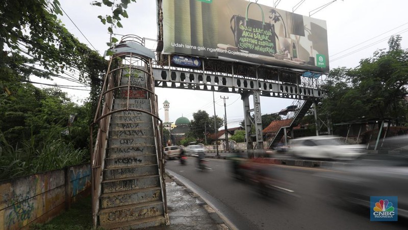 JPO Ciputat Tangsel yang tidak terawat (CNBC Indonesia/Andrean Kristianto)