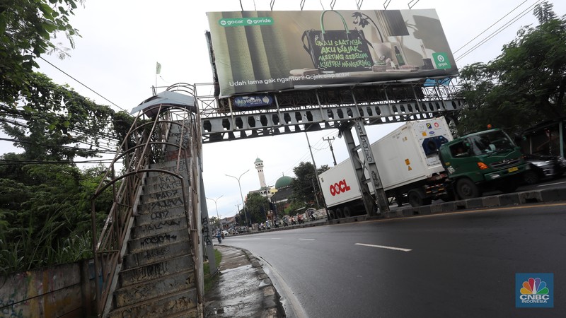 JPO Ciputat Tangsel yang tidak terawat (CNBC Indonesia/Andrean Kristianto)