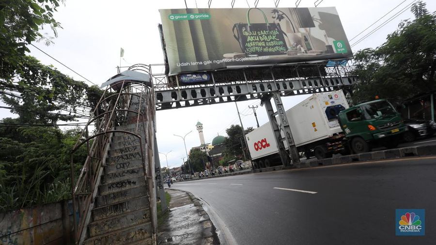 JPO Ciputat Tangsel yang tidak terawat (CNBC Indonesia/Andrean Kristianto)