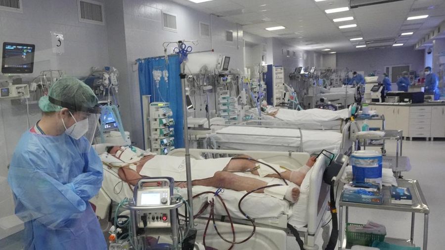 Medics care for patients with COVID-19 connected to ventilators at the hospital of the Ministry of Interior and Administration in Warsaw, Poland, on Wednesday, Jan. 19, 2022. Poland registered over 30,000 new daily infections at the start of the fifth wave and doctors and medics are expecting a huge strain on the system from a large number of serious cases of unvaccinated people. (AP Photo/Czarek Sokolowski)