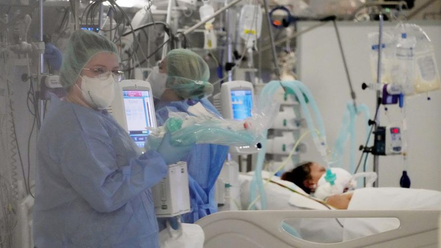 Doctors treat COVID-19 patients connected to ventilators at the hospital of the Ministry of Interior and Administration in Warsaw, Poland, on Wednesday, Jan. 19, 2022. Poland’s doctors and medics are expecting huge strain on the health care system from the rising 5th wave of COVID-19 infections. More than 30,000 new cases in 24 hours were reported Wednesday and health authorities are expecting the figure to almost double next week.  (AP Photo/Czarek Sokolowski)