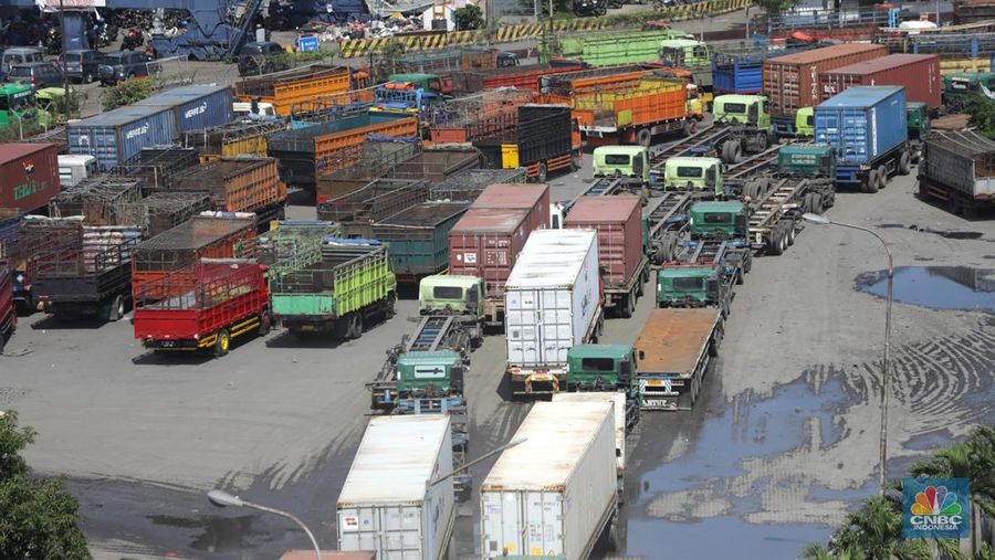Antrian Truk di Terminal Bongkar Muat Tanjung Priok (CNBC Indonesia/Tri Susilo)