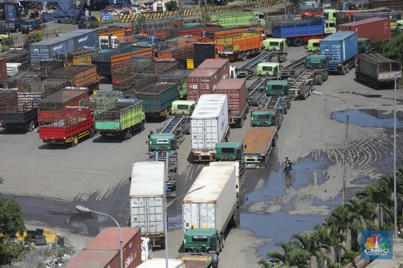 Antrian Truk di Terminal Bongkar Muat Tanjung Priok (CNBC Indonesia/Tri Susilo)