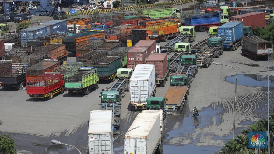 Antrian Truk di Terminal Bongkar Muat Tanjung Priok (CNBC Indonesia/Tri Susilo)