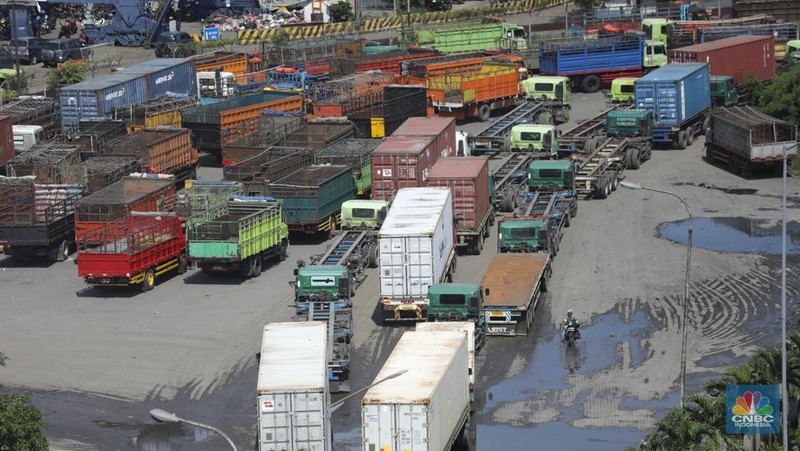 Antrian Truk di Terminal Bongkar Muat Tanjung Priok (CNBC Indonesia/Tri Susilo)
