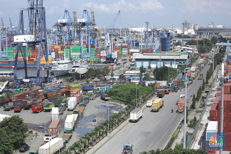 Antrian Truk di Terminal Bongkar Muat Tanjung Priok (CNBC Indonesia/Tri Susilo)