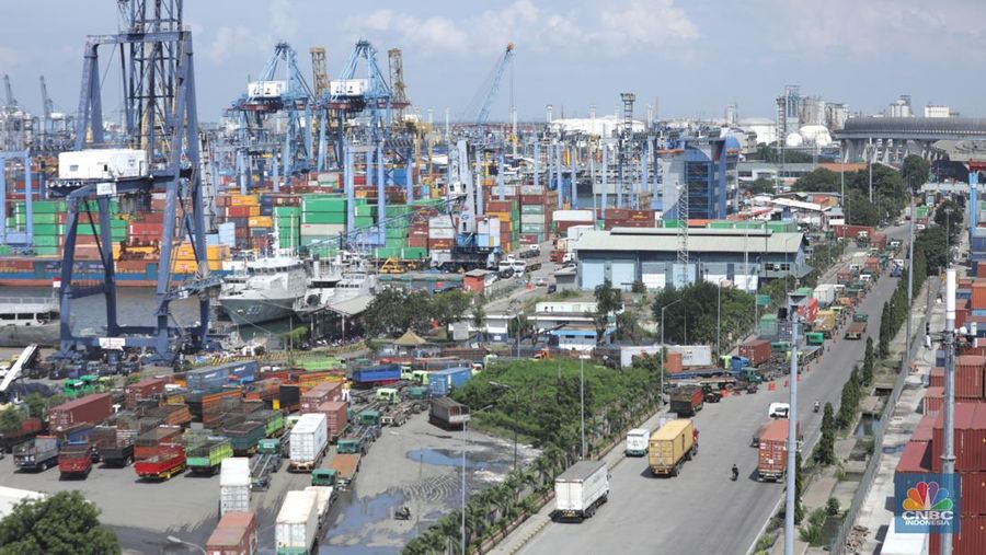 Antrian Truk di Terminal Bongkar Muat Tanjung Priok (CNBC Indonesia/Tri Susilo)