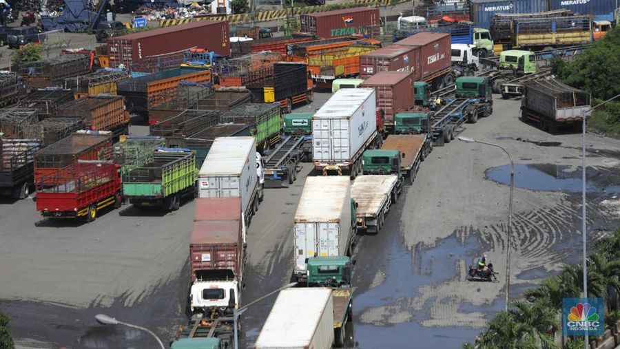 Antrian Truk di Terminal Bongkar Muat Tanjung Priok (CNBC Indonesia/Tri Susilo)