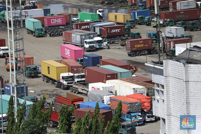 Antrian Truk di Terminal Bongkar Muat Tanjung Priok (CNBC Indonesia/Tri Susilo)