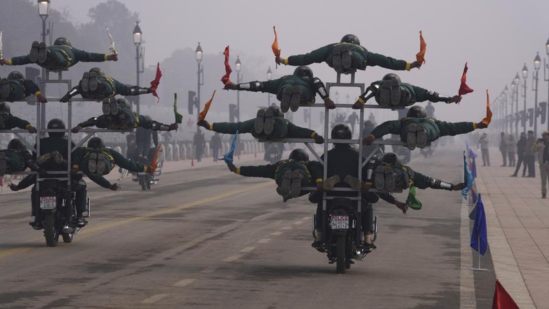 An all women team from Indian Border Security force displays their skill on a moving motorcycle during the rehearsal for the upcoming Republic Day parade at the Raisina hills, the government seat of power, in New Delhi, India, Thursday, Jan. 20, 2022. India celebrates Republic Day on Jan. 26, highlighted by a march past by different branches of the military as well as a display of arms and missiles. (AP Photo/Manish Swarup)