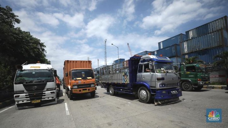 Truk Muat Tanjung Priok (CNBC Indonesia/ Tri Susilo)