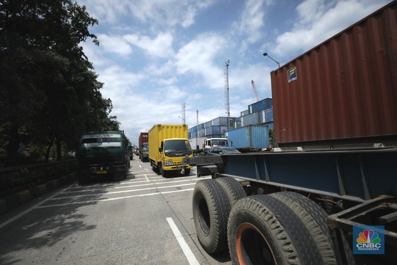 Truk Muat Tanjung Priok (CNBC Indonesia/ Tri Susilo) Truk Muat Tanjung Priok (CNBC Indonesia/ Tri Susilo)