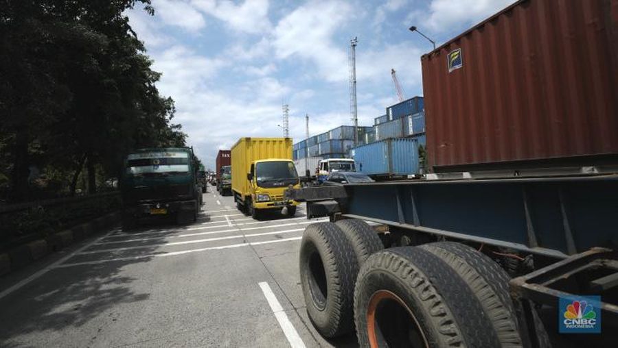 Truk Muat Tanjung Priok (CNBC Indonesia/ Tri Susilo)