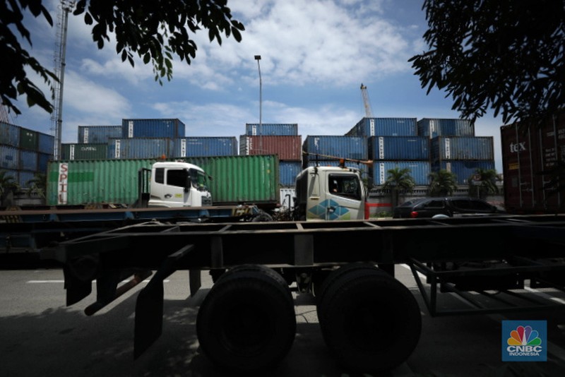 Truk Muat Tanjung Priok (CNBC Indonesia/ Tri Susilo)