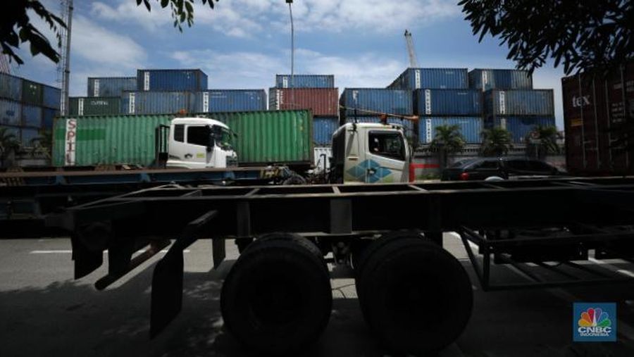 Truk Muat Tanjung Priok (CNBC Indonesia/ Tri Susilo)