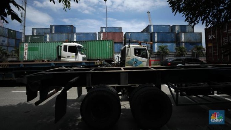 Truk Muat Tanjung Priok (CNBC Indonesia/ Tri Susilo)