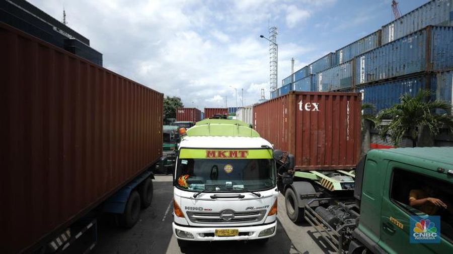 Truk Muat Tanjung Priok (CNBC Indonesia/ Tri Susilo)