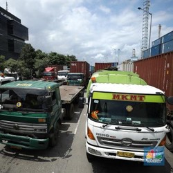 Pak Jokowi! Truk-Truk RI Banyak Tua, Sering Mogok Bikin Macet