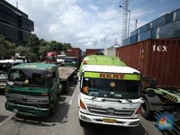 Pak Jokowi! Truk-Truk RI Banyak Tua, Sering Mogok Bikin Macet