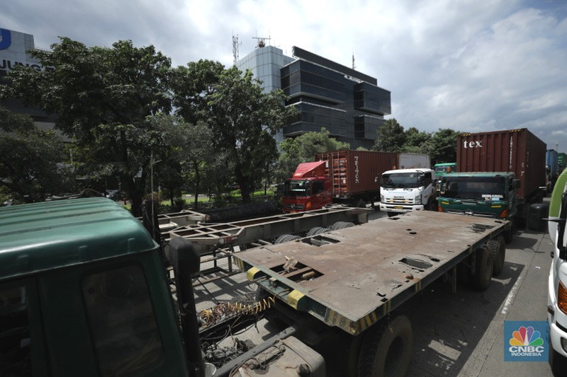 Truk Muat Tanjung Priok (CNBC Indonesia/ Tri Susilo)