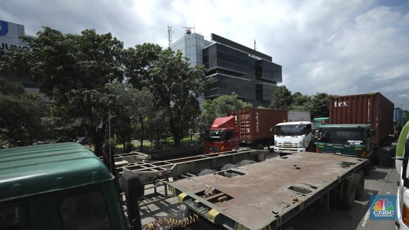 Truk Muat Tanjung Priok (CNBC Indonesia/ Tri Susilo)