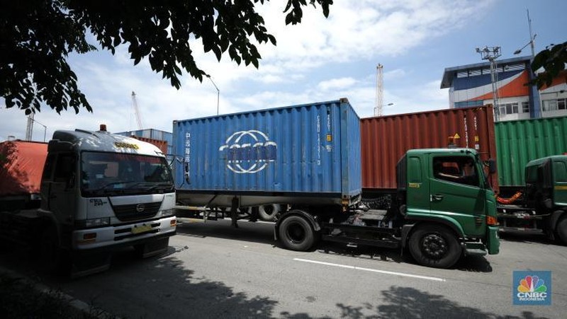 Truk Muat Tanjung Priok (CNBC Indonesia/ Tri Susilo)
