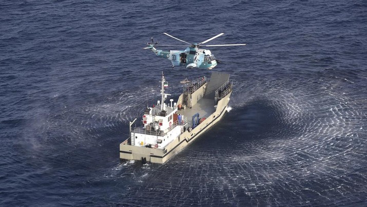 Iran, China, dan Rusia mengadakan latihan angkatan laut bersama di Samudera Hindia utara pada Jumat (21/1). (Iranian Army via AP) Iran, China, dan Rusia mengadakan latihan angkatan laut bersama di Samudera Hindia utara pada Jumat (21/1). (Iranian Army via AP)