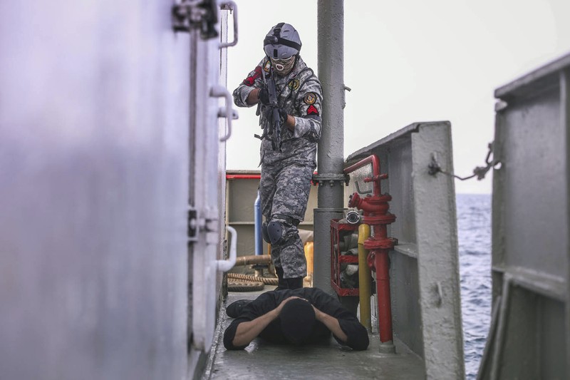 Iran, China, dan Rusia mengadakan latihan angkatan laut bersama di Samudera Hindia utara pada Jumat (21/1). (Iranian Army via AP) Iran, China, dan Rusia mengadakan latihan angkatan laut bersama di Samudera Hindia utara pada Jumat (21/1). (Iranian Army via AP)