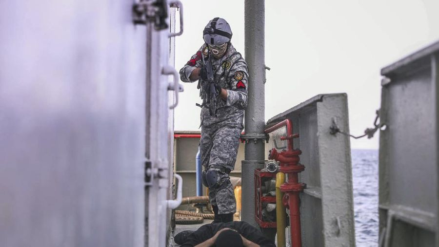 Iran, China, dan Rusia mengadakan latihan angkatan laut bersama di Samudera Hindia utara pada Jumat (21/1). (Iranian Army via AP)