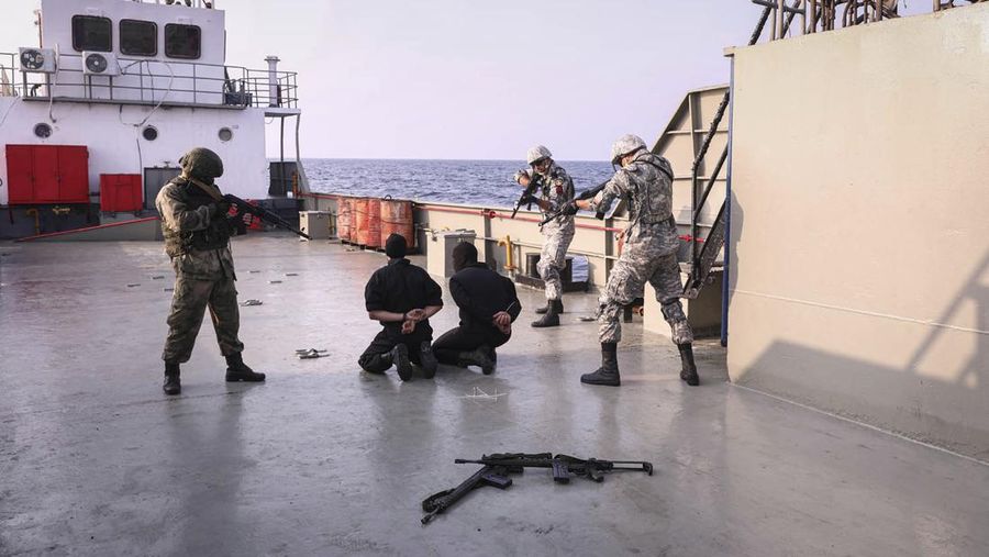 Iran, China, dan Rusia mengadakan latihan angkatan laut bersama di Samudera Hindia utara pada Jumat (21/1). (Iranian Army via AP)