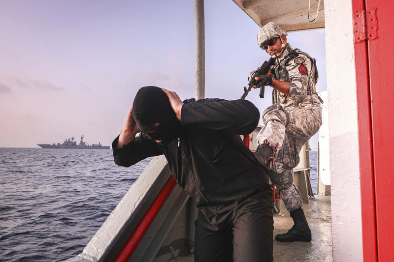 Iran, China, dan Rusia mengadakan latihan angkatan laut bersama di Samudera Hindia utara pada Jumat (21/1). (Iranian Army via AP) Iran, China, dan Rusia mengadakan latihan angkatan laut bersama di Samudera Hindia utara pada Jumat (21/1). (Iranian Army via AP)
