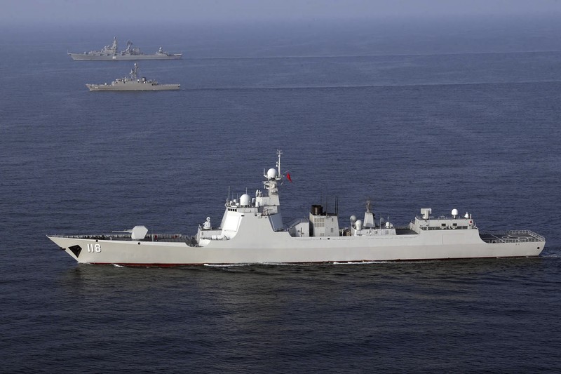 Iran, China, dan Rusia mengadakan latihan angkatan laut bersama di Samudera Hindia utara pada Jumat (21/1). (Iranian Army via AP) Iran, China, dan Rusia mengadakan latihan angkatan laut bersama di Samudera Hindia utara pada Jumat (21/1). (Iranian Army via AP)