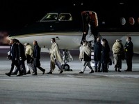 Penampakan 'Pasukan' Taliban Naik Jet Pribadi ke Norwegia