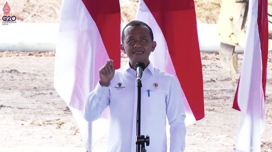 Menteri Investasi/Kepala BKPM, Bahlil Lahadalia Saat Groundbreaking Proyek Hilirisasi Batu Bara Menjadi Dimetil Eter, Kab. Muara Enim, Senin (24/1/222). (Tangkapan Layar Youtube Sekretariat Presiden)