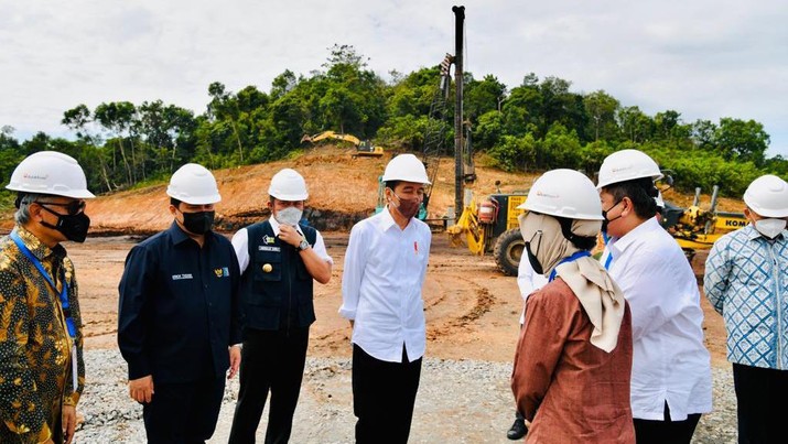 Presdien Joko Widodo (Jokowi) Saat Groundbreaking Proyek Hilirisasi Batu Bara Menjadi Dimetil Eter, Kab. Muara Enim Presdien Joko Widodo (Jokowi) Saat Groundbreaking Proyek Hilirisasi Batu Bara Menjadi Dimetil Eter, Kab. Muara Enim, Senin (24/1/222). (Foto: BPMI Setpres)