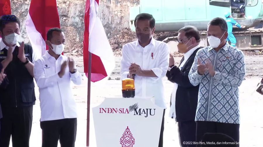 Presdien Joko Widodo (Jokowi) Saat Groundbreaking Proyek Hilirisasi Batu Bara Menjadi Dimetil Eter, Kab. Muara Enim, Senin (24/1/222). (Tangkapan Layar Youtube Sekretariat Presiden)