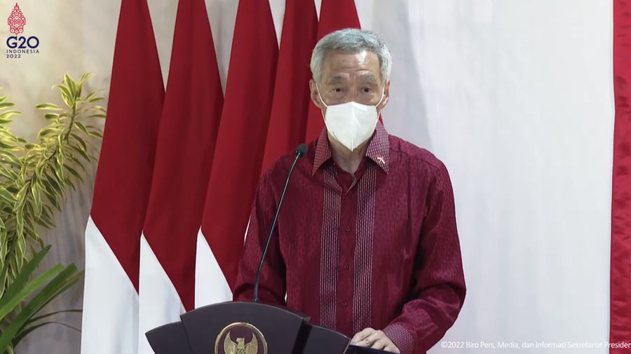 Perdana Menteri Singapura Lee Hsien Loong memberikan keterangan pers bersama Presiden Joko Widodo (Jokowi) di Kabupaten Bintan, Kepulauan Riau, Selasa (25/1/2022. (Tangkapan Layar Youtube Sekretariat Presiden)