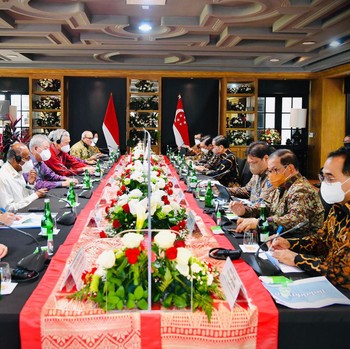 Momen Bersejarah Pertemuan Jokowi & Lee Hsien Loong di Bintan