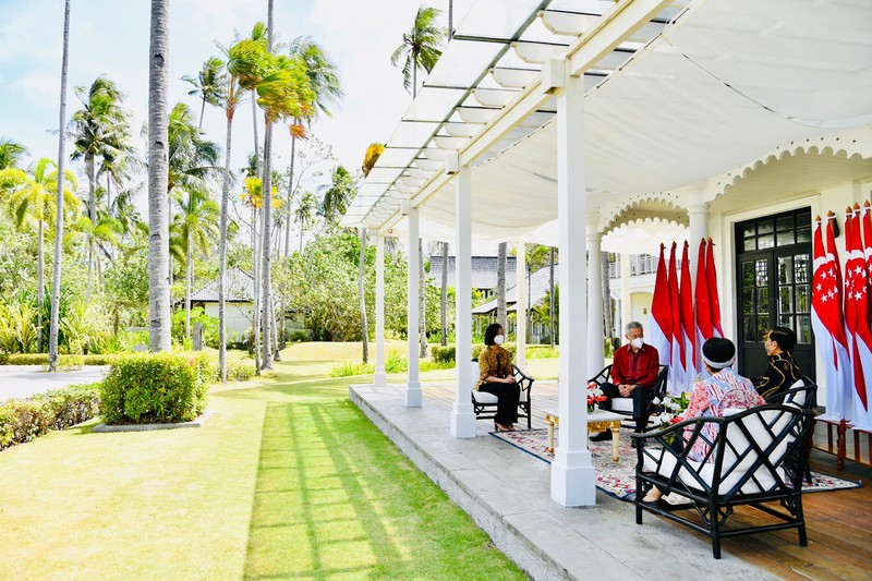 Perdana Menteri Singapura Lee Hsien Loong tiba di Bintan untuk melakukan pertemuan dengan Presiden Joko Widodo (Jokowi)  di Kabupaten Bintan, Kepulauan Riau, Selasa (25/1/2022). (Laily Rachev - Biro Pers Sekretariat Presiden)