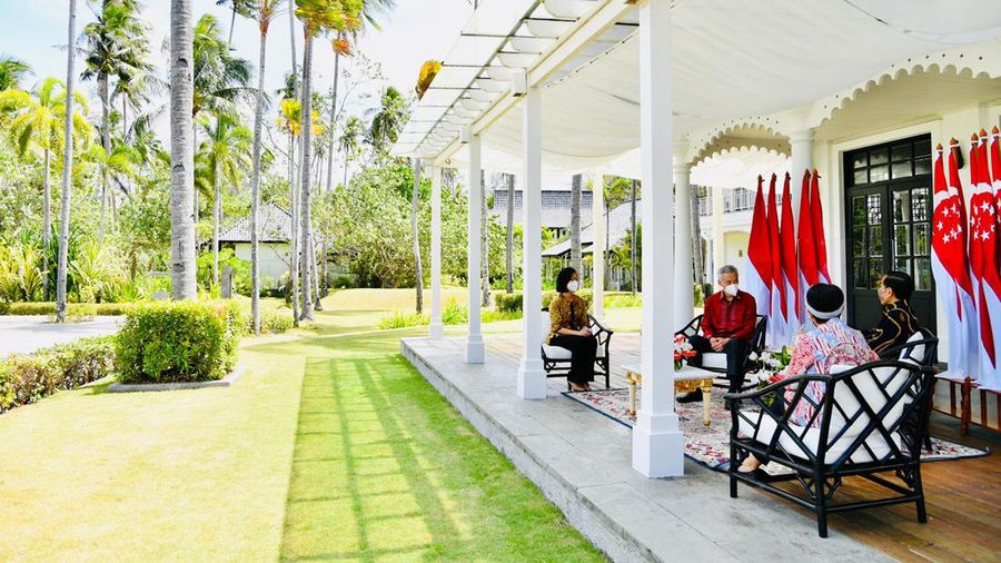 Perdana Menteri Singapura Lee Hsien Loong tiba di Bintan untuk melakukan pertemuan dengan Presiden Joko Widodo (Jokowi)  di Kabupaten Bintan, Kepulauan Riau, Selasa (25/1/2022). (Laily Rachev - Biro Pers Sekretariat Presiden)