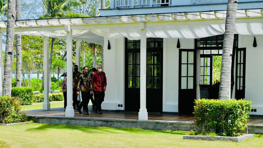 Perdana Menteri Singapura Lee Hsien Loong tiba di Bintan untuk melakukan pertemuan dengan Presiden Joko Widodo (Jokowi)  di Kabupaten Bintan, Kepulauan Riau, Selasa (25/1/2022). (Laily Rachev - Biro Pers Sekretariat Presiden)