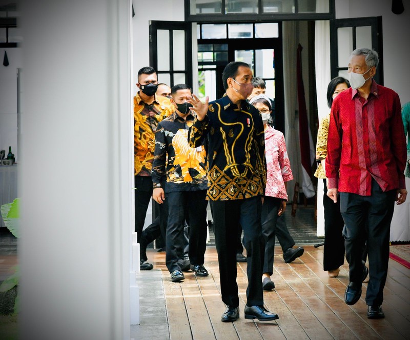 Perdana Menteri Singapura Lee Hsien Loong tiba di Bintan untuk melakukan pertemuan dengan Presiden Joko Widodo (Jokowi)  di Kabupaten Bintan, Kepulauan Riau, Selasa (25/1/2022). (Laily Rachev - Biro Pers Sekretariat Presiden)