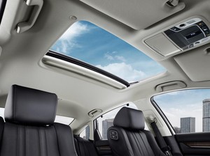 Lagi! Bocah Nongol di Sunroof Pajero Sport Berujung Teguran Polisi