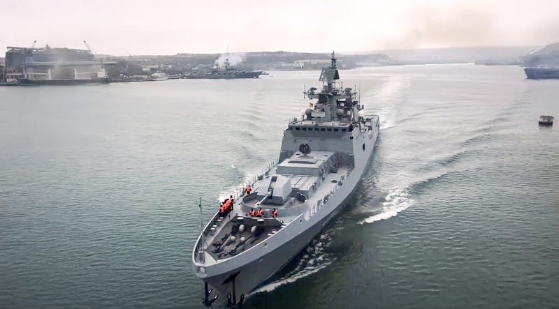 Kapal penjelajah rudal Angkatan Laut Rusia Marshal Ustinov Saat Latihan Militer Rusia Kapal penjelajah rudal Angkatan Laut Rusia Marshal Ustinov berlayar untuk latihan di Kwilayah Artik, Rabu (26/1/2022). Rusia telah meluncurkan serangkaian latihan di tengah ketegangan atas Ukraina dan mengerahkan sekitar 100.000 tentara di dekat wilayah Ukraina yang memicu kekhawatiran Barat akan invasi. (Russian Defense Ministry Press Service via AP)