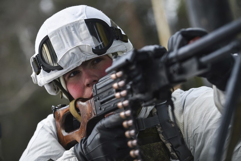 Kapal penjelajah rudal Angkatan Laut Rusia Marshal Ustinov Saat Latihan Militer Rusia Kapal penjelajah rudal Angkatan Laut Rusia Marshal Ustinov berlayar untuk latihan di Kwilayah Artik, Rabu (26/1/2022). Rusia telah meluncurkan serangkaian latihan di tengah ketegangan atas Ukraina dan mengerahkan sekitar 100.000 tentara di dekat wilayah Ukraina yang memicu kekhawatiran Barat akan invasi. (Russian Defense Ministry Press Service via AP)
