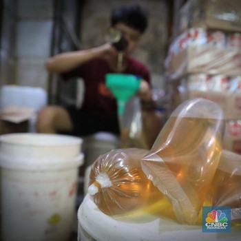 Minyak Goreng Satu Harga Masih 'Macan Kertas'!