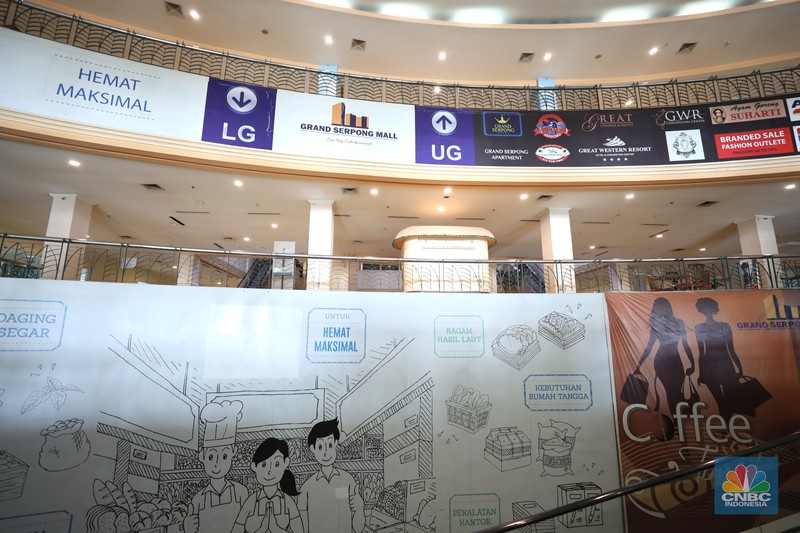 Suasana Mal Sepi di Mall Grand Paragon, Jalan Gajah Mada Suasana sepi di Mall Grand Paragon, Jalan Gajah Mada, Jakarta, Kamis (18/8/2022). (CNBC Indonesia/ Tri Susilo)